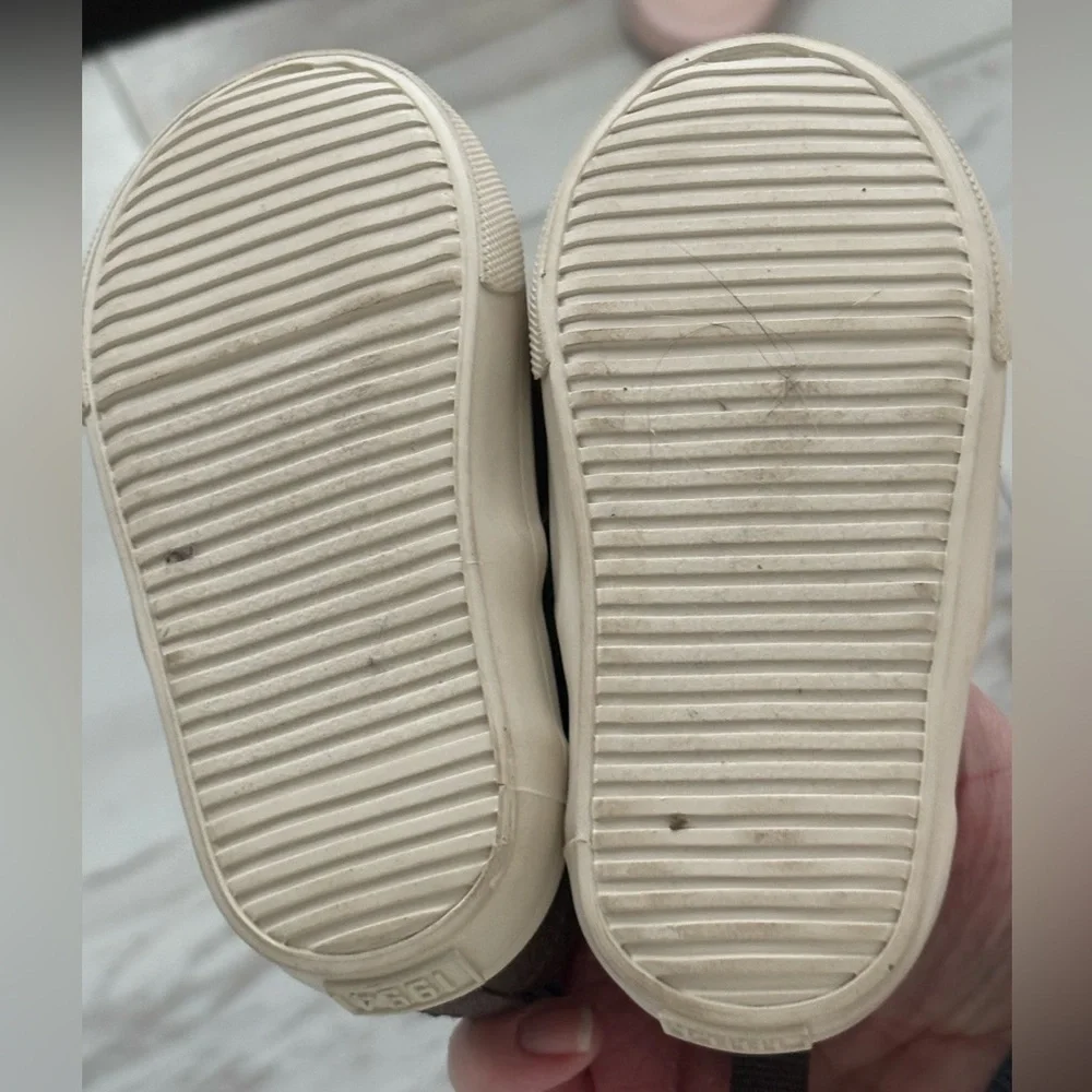 Old navy toddler slip on shoes